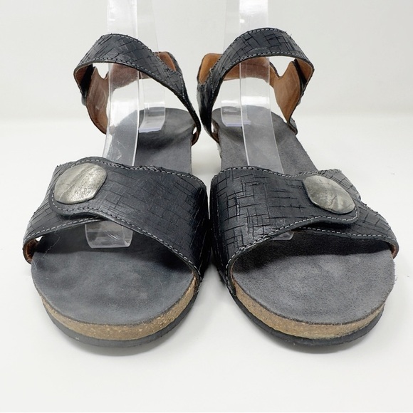 TAOS Trophy 2 Wedge Sandals - Picture 2 of 9